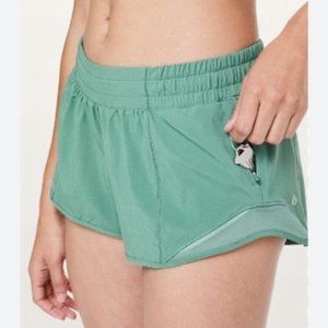 Lululemon Hotty Hot Short II 2.5"